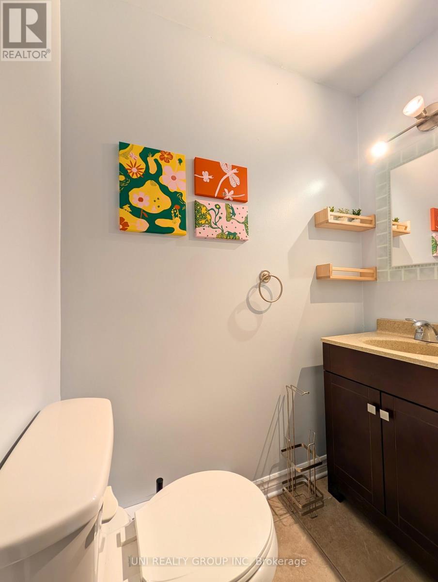 Photo 24 of 120 Castlegreen Private, Ottawa ON