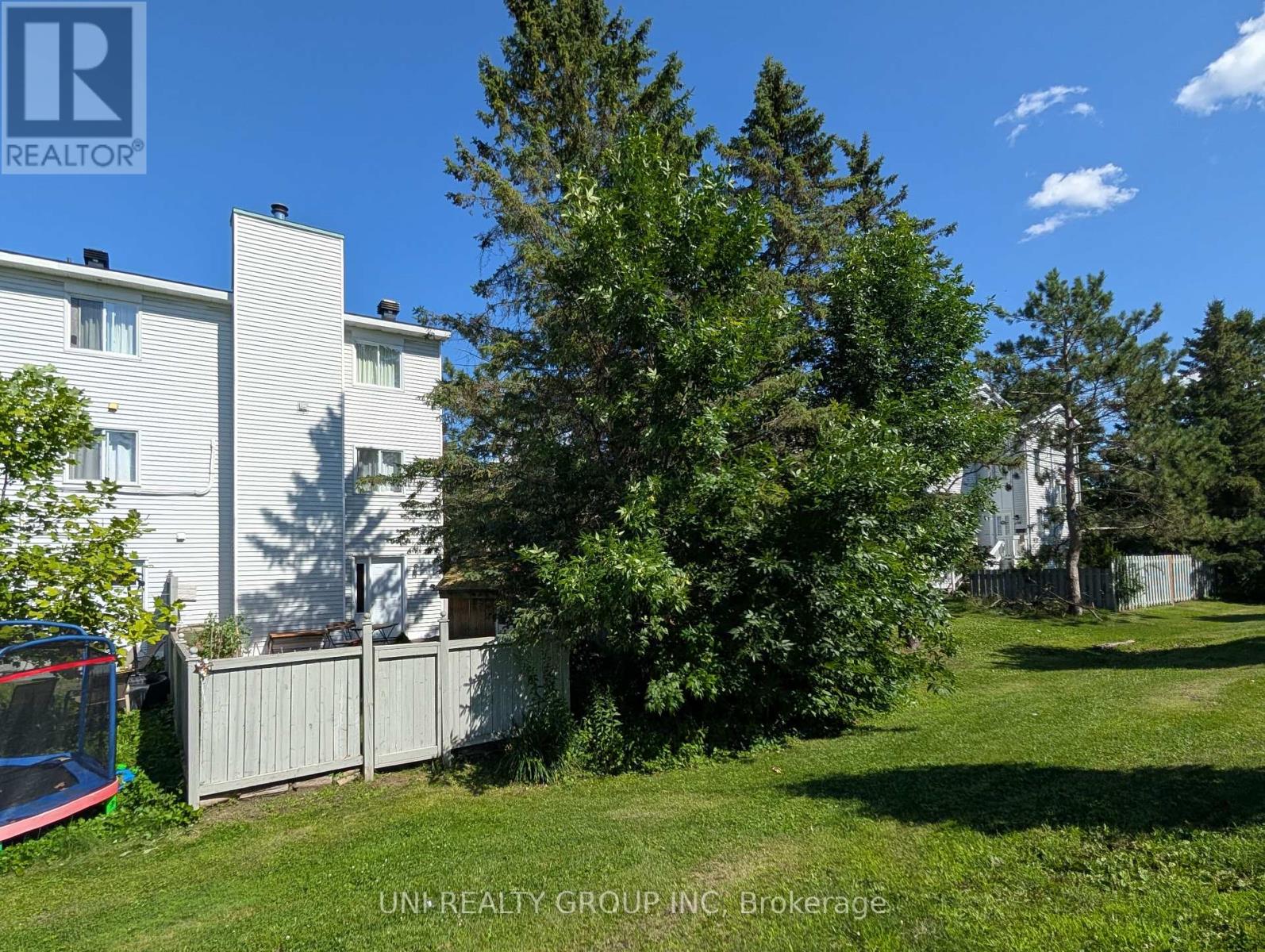 Photo 30 of 120 Castlegreen Private, Ottawa ON