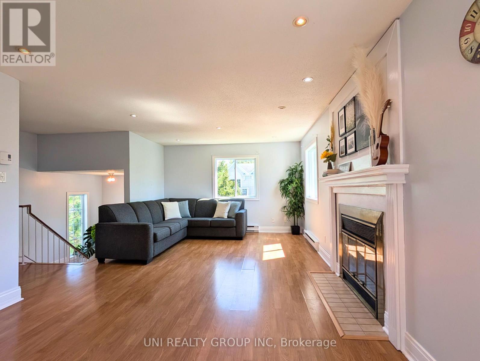 Photo 7 of 120 Castlegreen Private, Ottawa ON