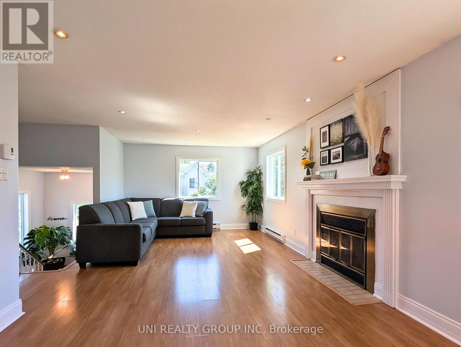 Photo 12 of 120 Castlegreen Private, Ottawa ON