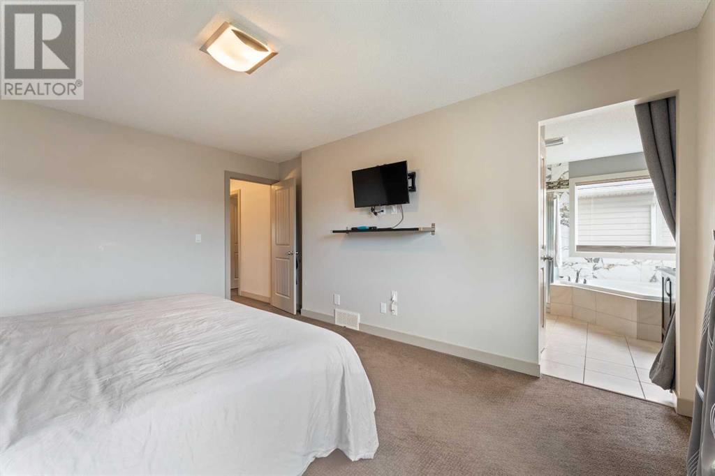 Photo 15 of 166 Hillcrest Circle Sw, Airdrie AB