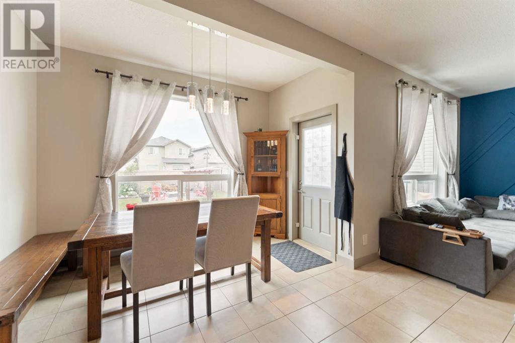 Photo 6 of 166 Hillcrest Circle Sw, Airdrie AB