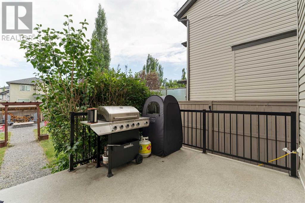 Photo 4 of 166 Hillcrest Circle Sw, Airdrie AB