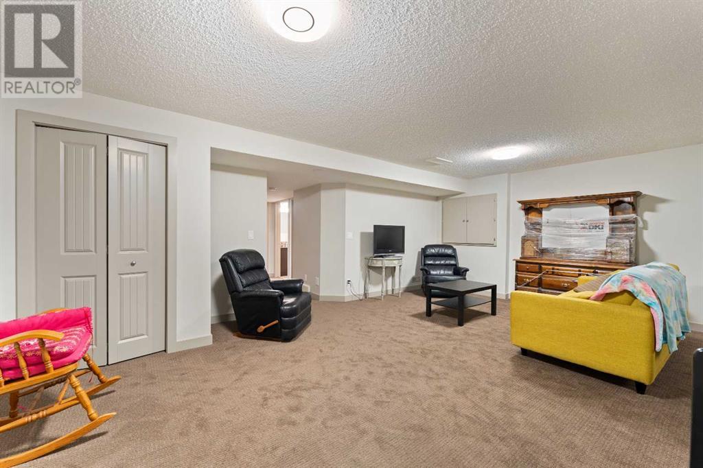 Photo 7 of 166 Hillcrest Circle Sw, Airdrie AB