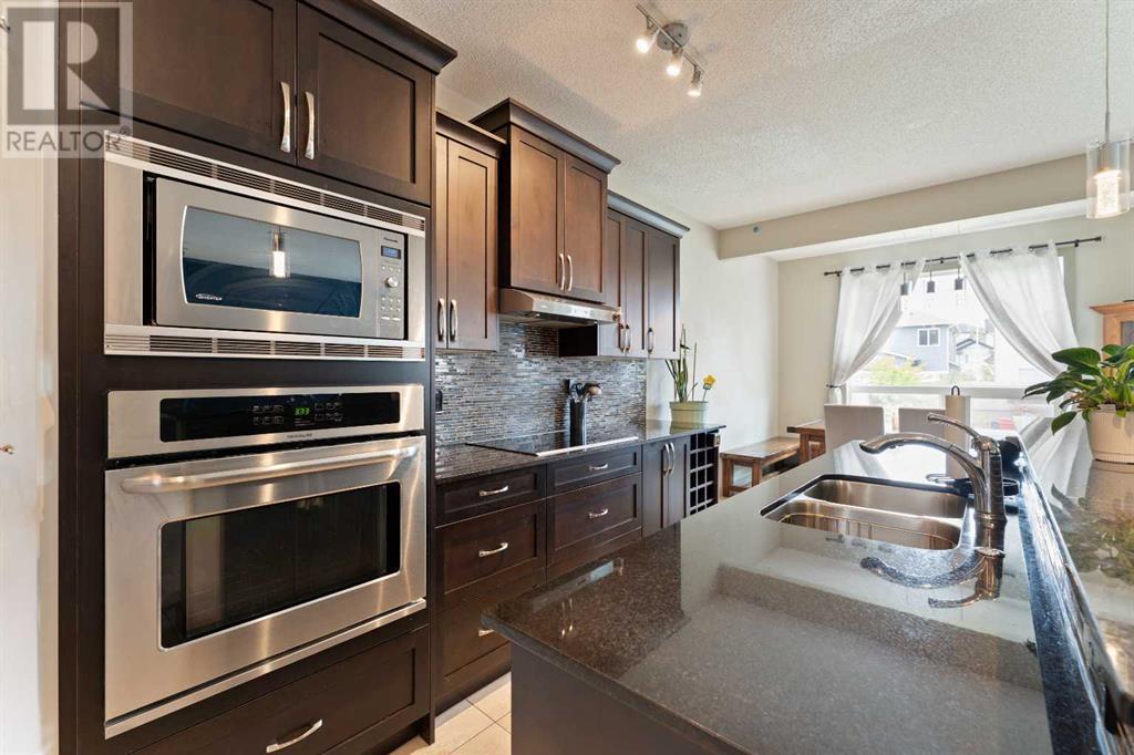 Photo 2 of 166 Hillcrest Circle Sw, Airdrie AB