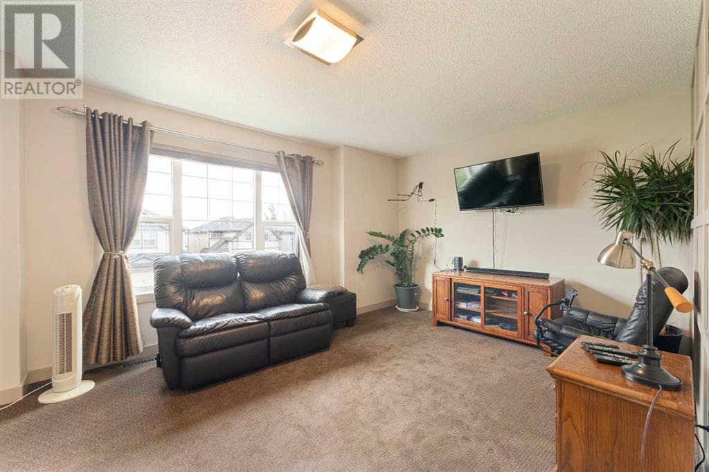 Photo 5 of 166 Hillcrest Circle Sw, Airdrie AB