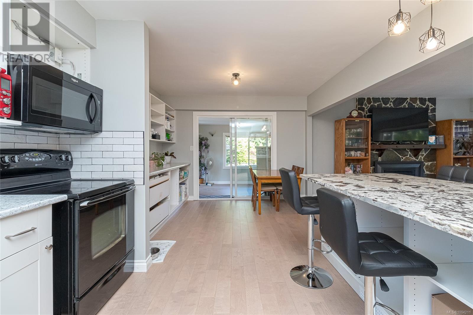 Photo 12 of 409 Raynerwood Pl, Colwood BC