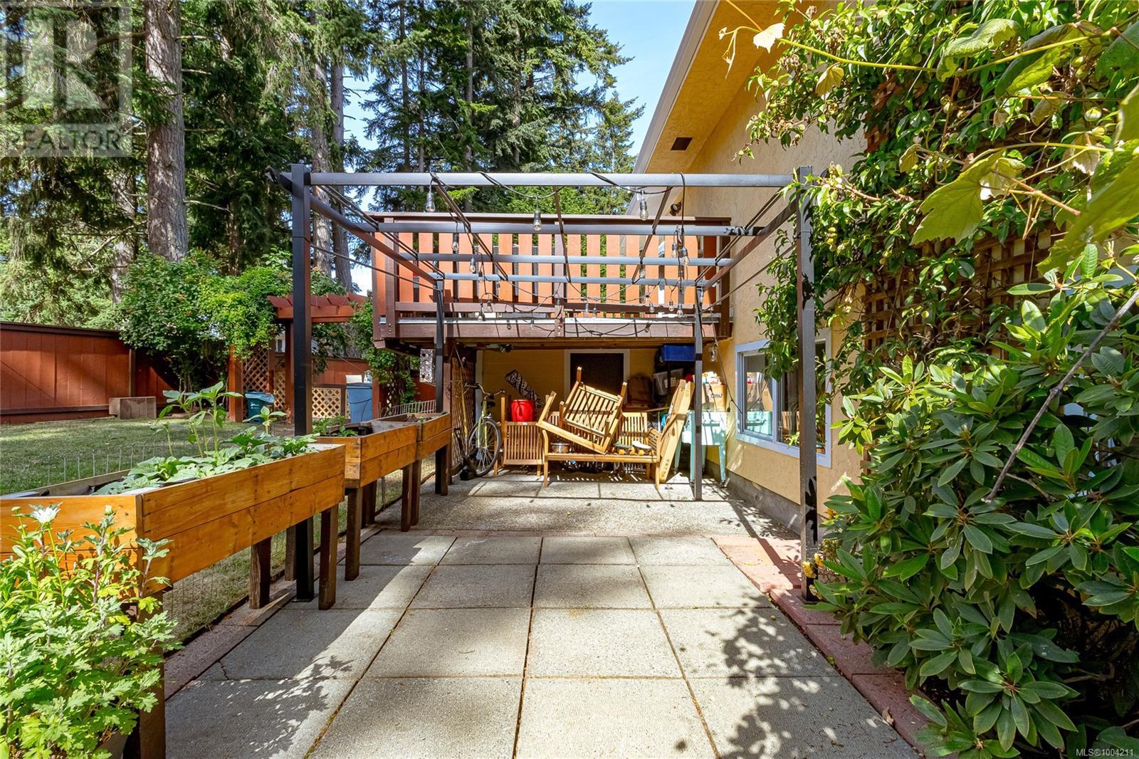 Photo 36 of 409 Raynerwood Pl, Colwood BC
