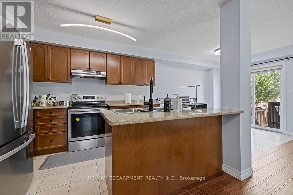 Photo 10 of 235 Bellagio Avenue, Hamilton ON