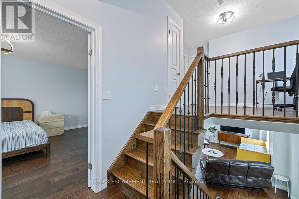 Photo 7 of 235 Bellagio Avenue, Hamilton ON