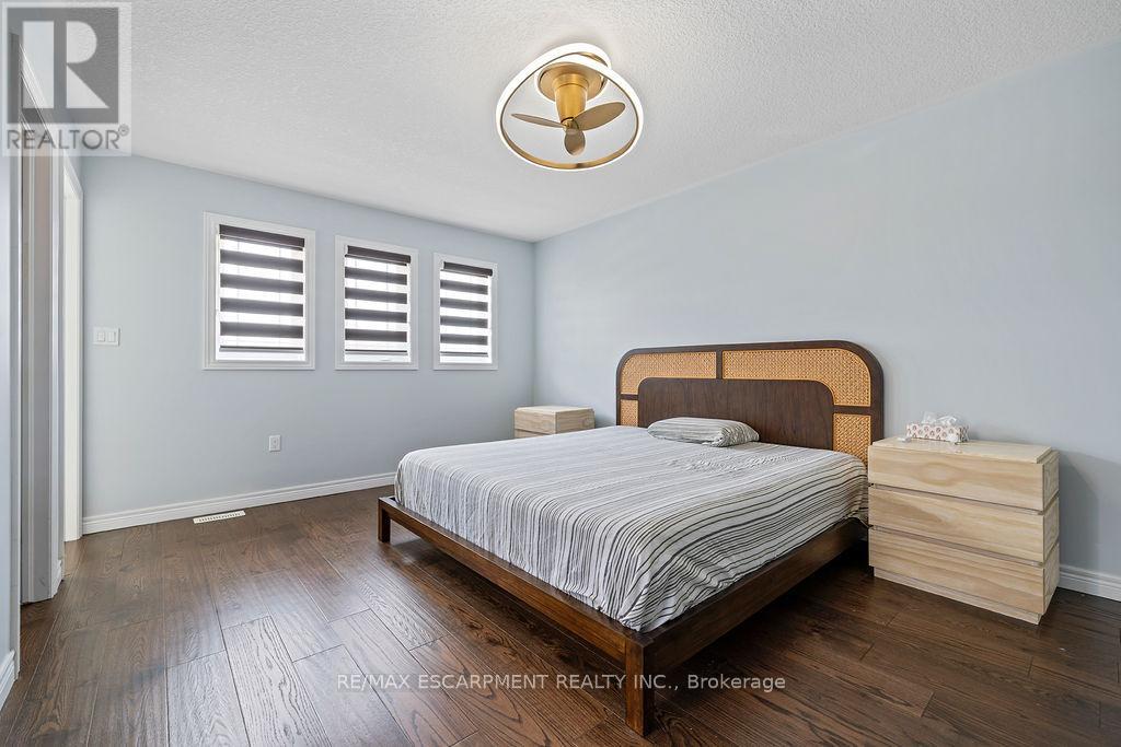 Photo 30 of 235 Bellagio Avenue, Hamilton ON