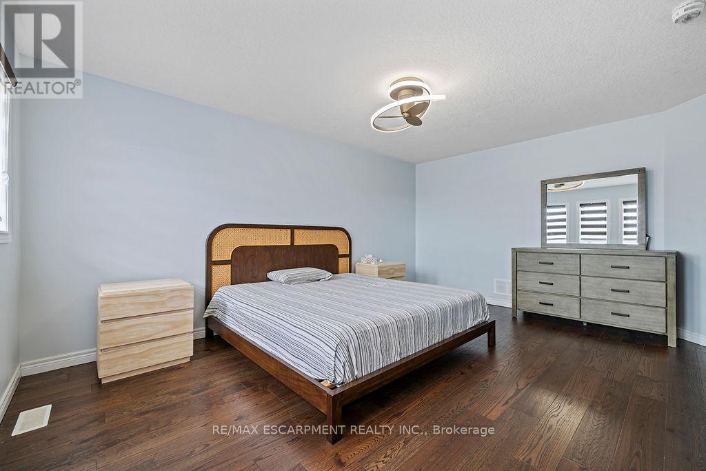 Photo 42 of 235 Bellagio Avenue, Hamilton ON