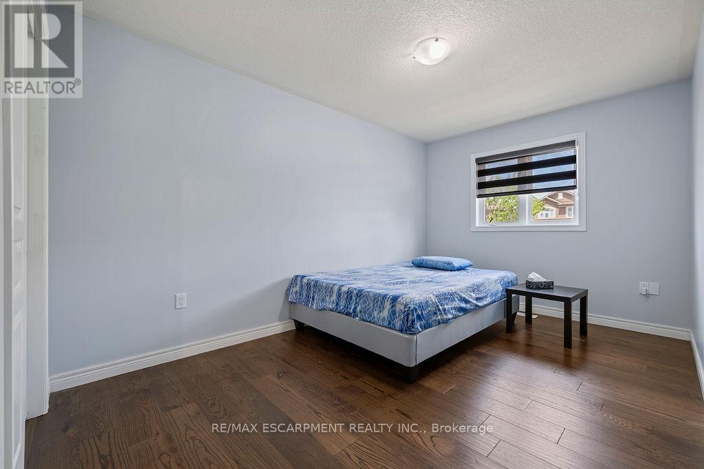Photo 19 of 235 Bellagio Avenue, Hamilton ON