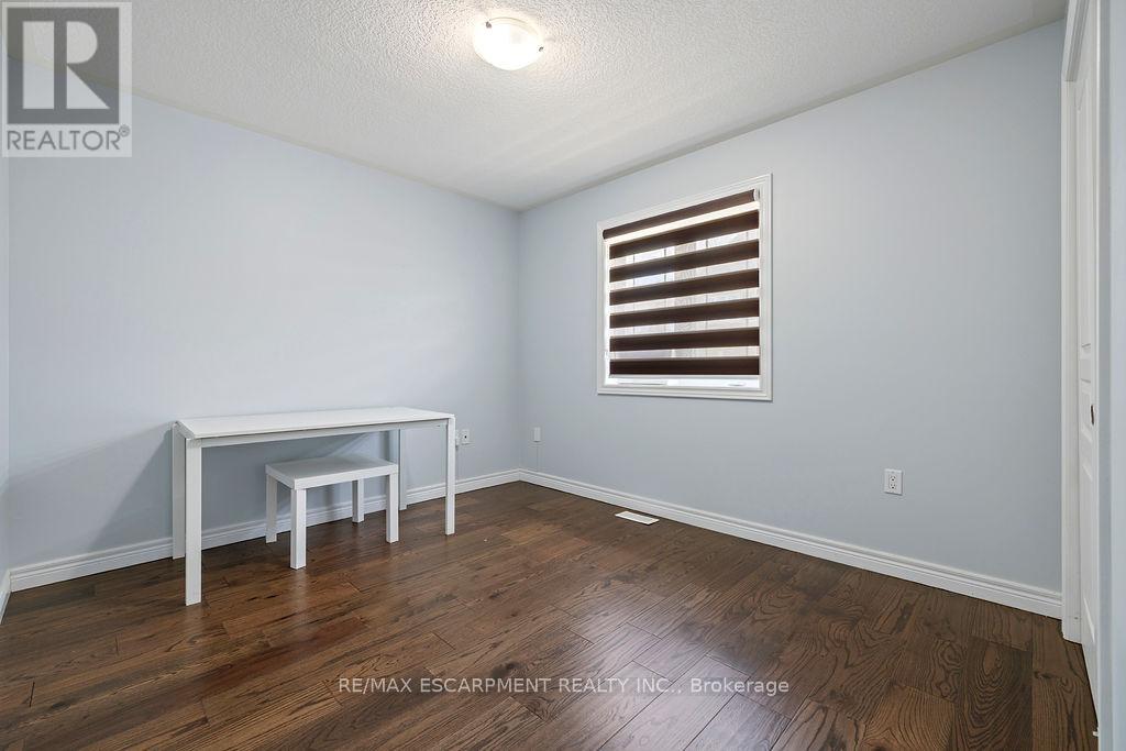 Photo 8 of 235 Bellagio Avenue, Hamilton ON