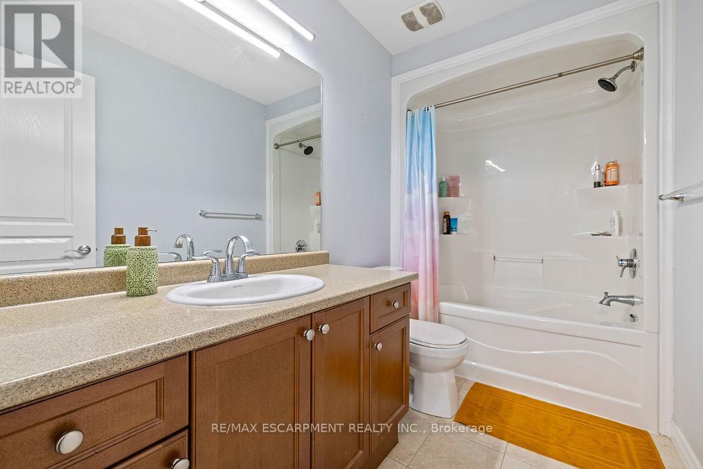 Photo 22 of 235 Bellagio Avenue, Hamilton ON