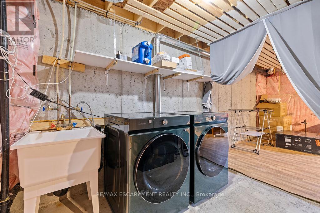 Photo 11 of 235 Bellagio Avenue, Hamilton ON