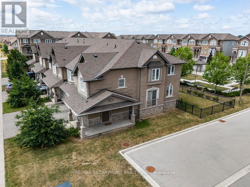 Photo 13 of 235 Bellagio Avenue, Hamilton ON