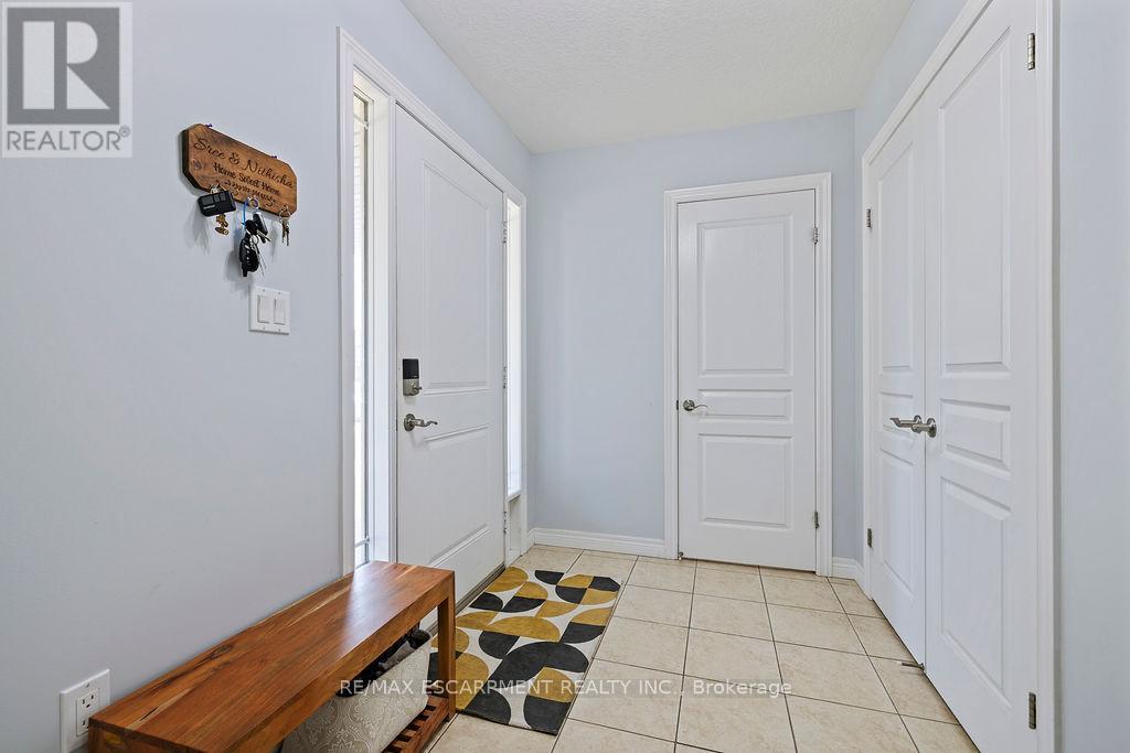 Photo 18 of 235 Bellagio Avenue, Hamilton ON