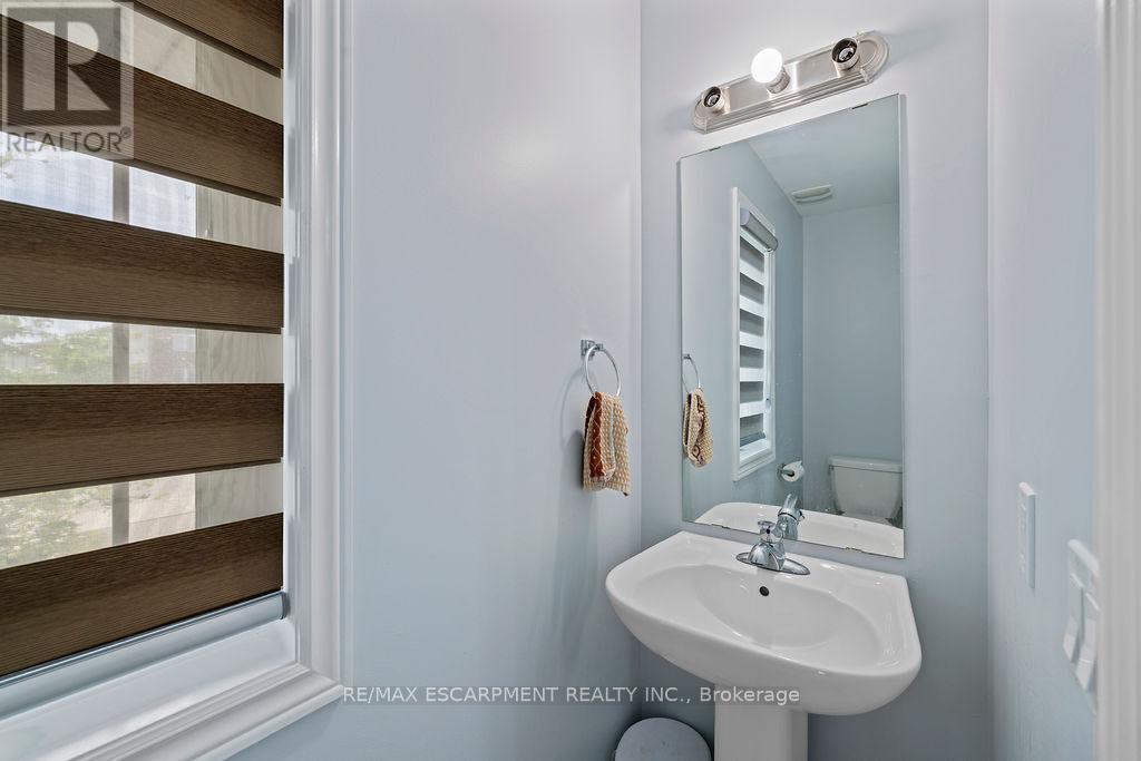Photo 26 of 235 Bellagio Avenue, Hamilton ON