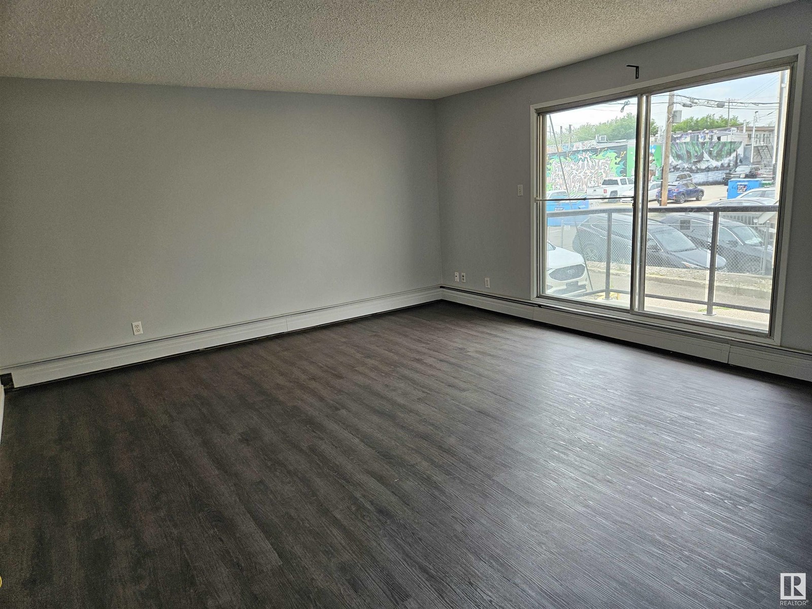 Photo 12 of 10725 83 Av Nw, Edmonton AB