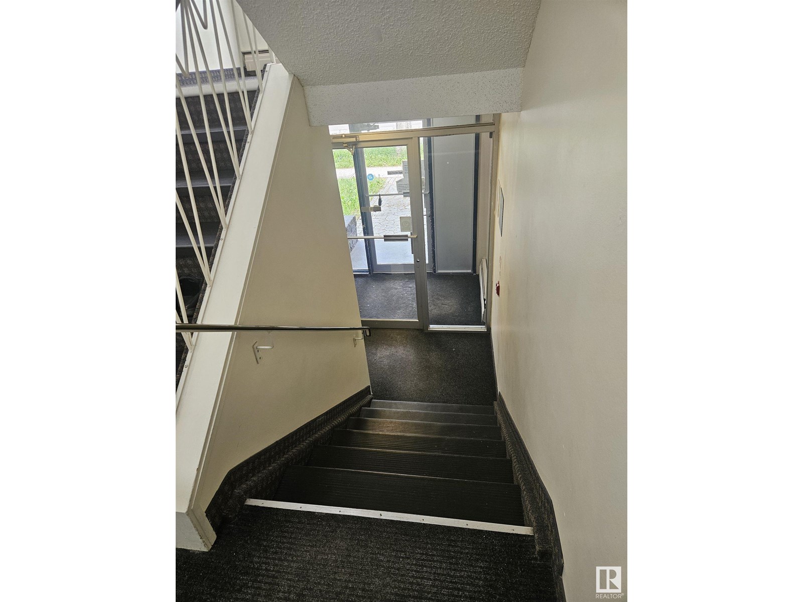 Photo 9 of 10725 83 Av Nw, Edmonton AB