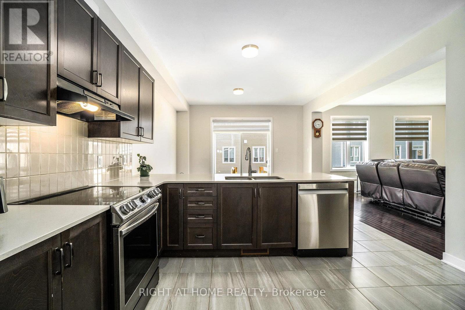 Photo 11 of 657 Terrier Circle, Ottawa ON