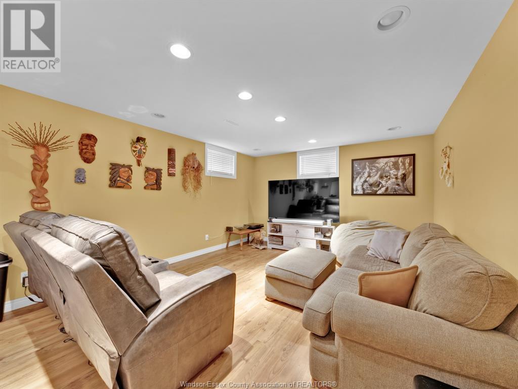 Photo 29 of 132 Prince Albert Street North, Kingsville ON