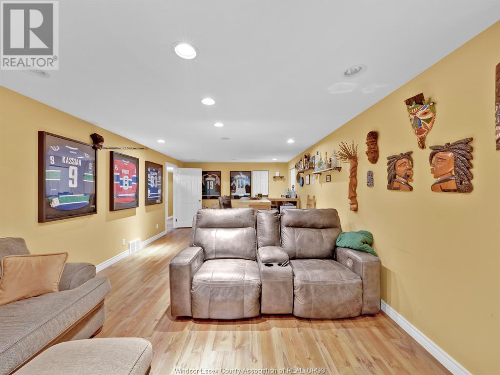 Photo 17 of 132 Prince Albert Street North, Kingsville ON