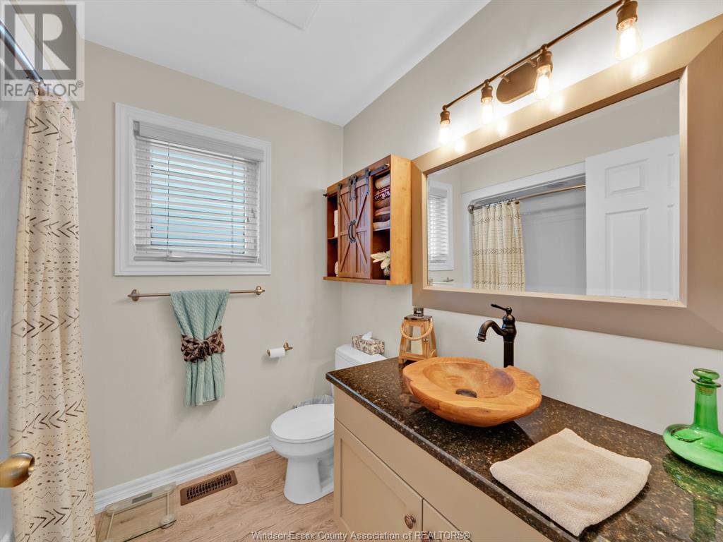 Photo 18 of 132 Prince Albert Street North, Kingsville ON