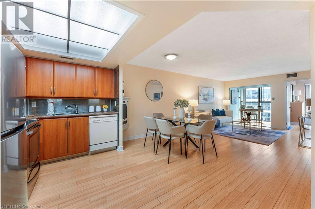 Photo 15 of 65 Scadding Avenue Unit 811, Toronto ON