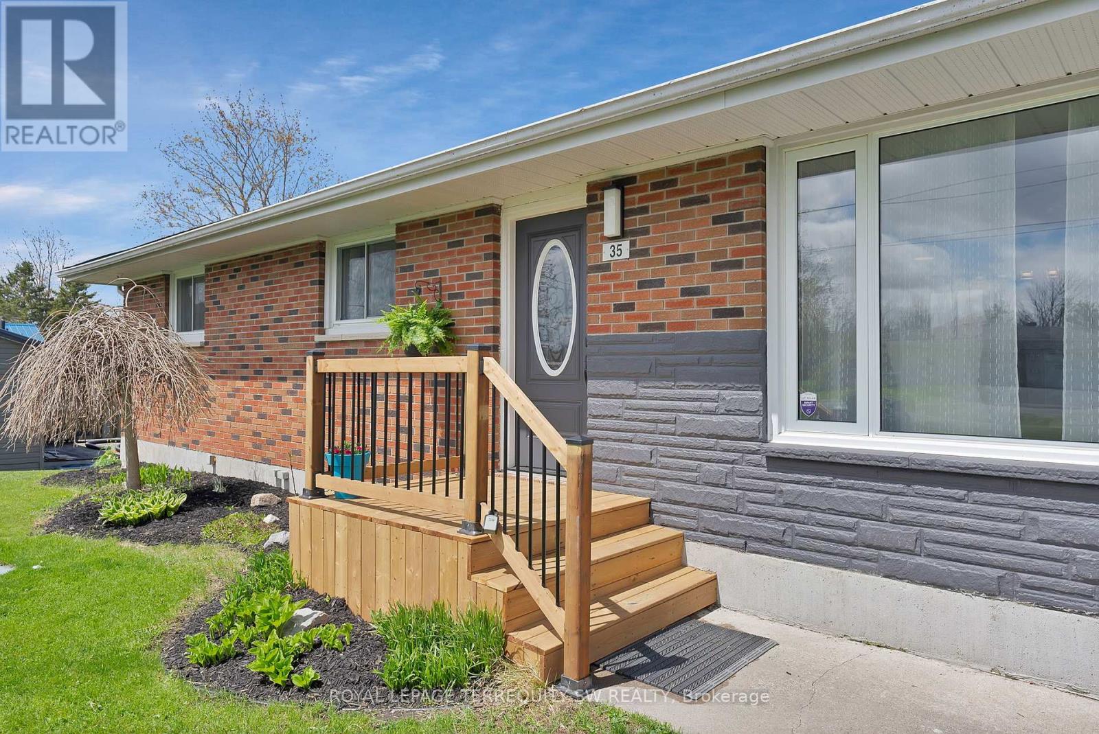 Photo 2 of 35 Queen Street W, Trent Hills ON