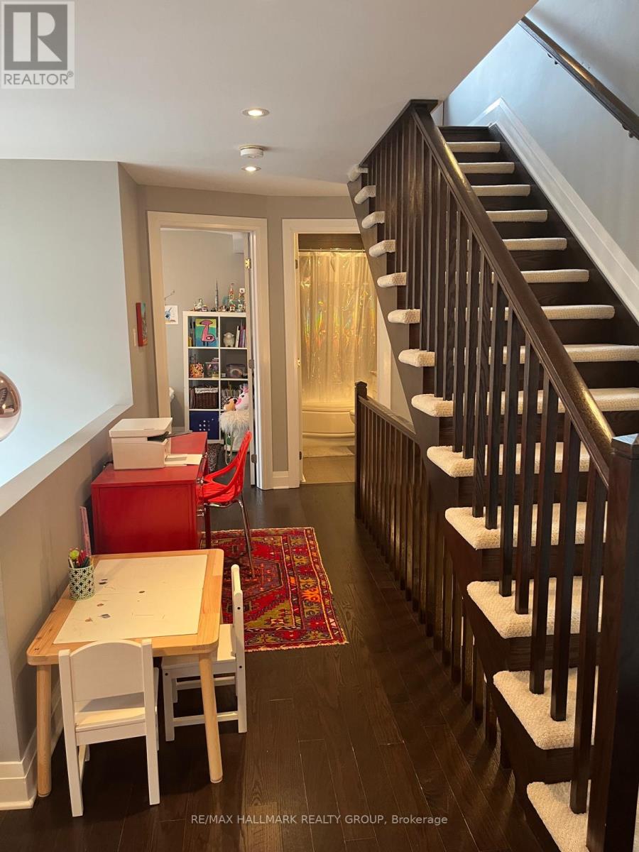 Photo 2 of 356 Ravenhill Avenue E, Ottawa ON