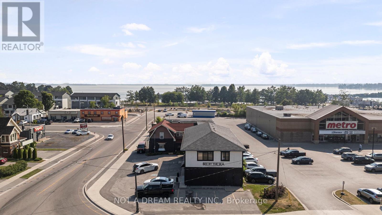 Photo 4 of 64 Front Street N, Orillia ON
