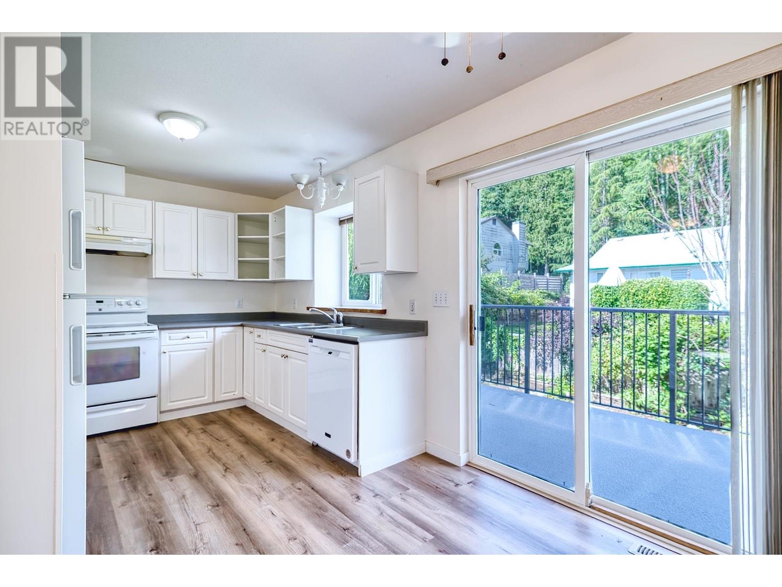 5833 HERON PLACE, Sechelt