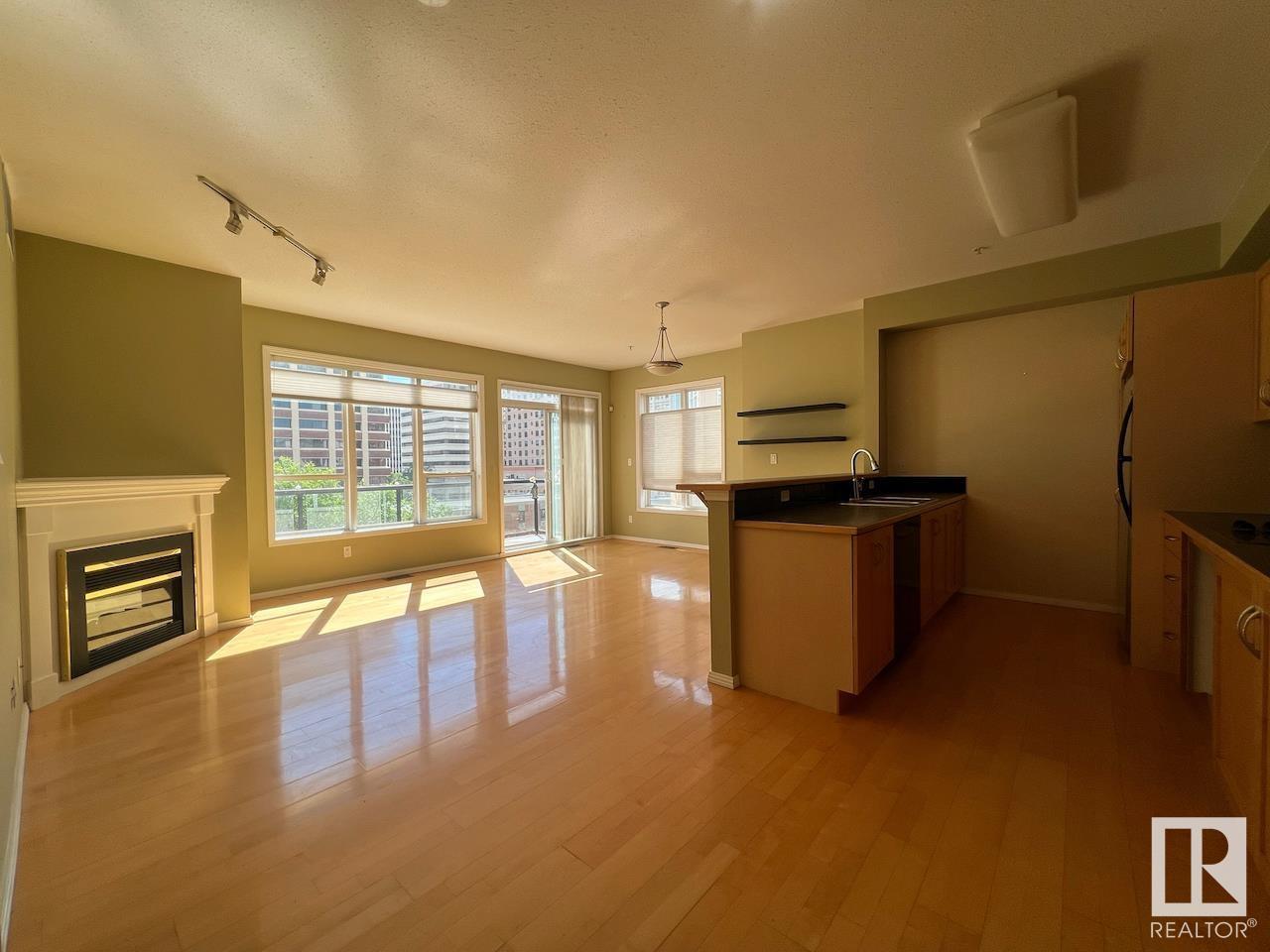 Photo 8 of 532 10023 110 St Nw, Edmonton AB