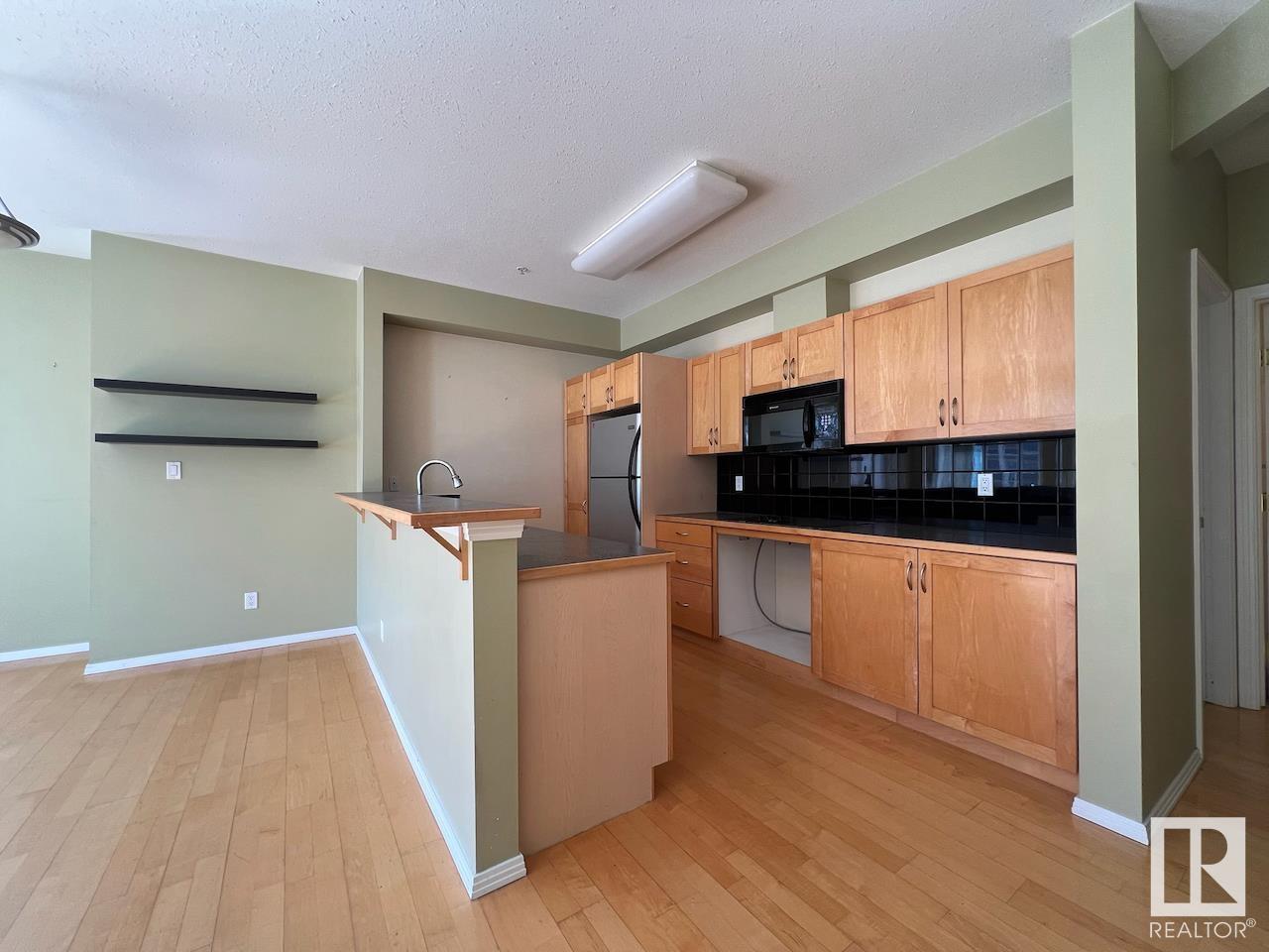 Photo 4 of 532 10023 110 St Nw, Edmonton AB