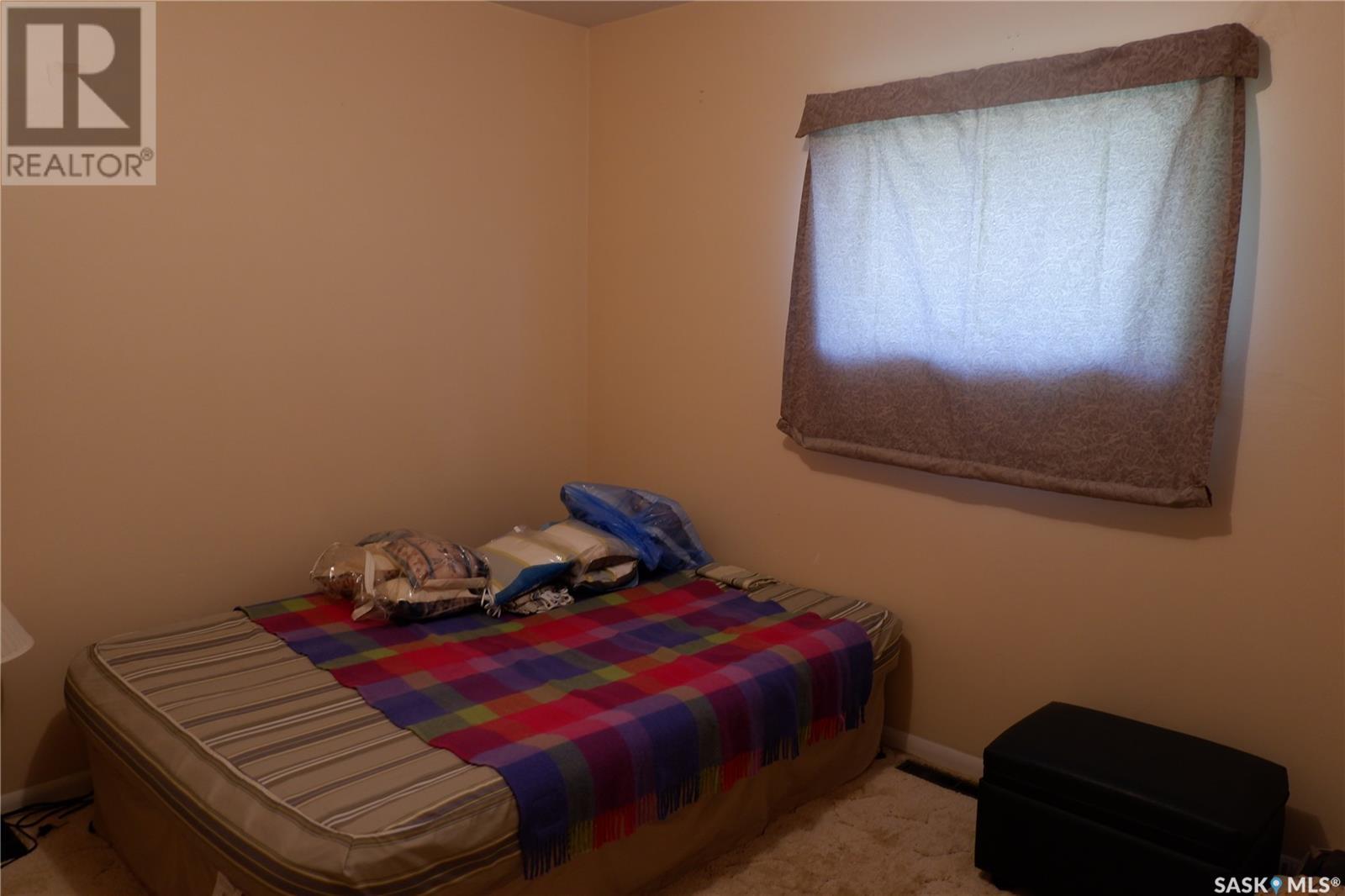 Photo 14 of 260 6th Avenue E, Gravelbourg SK