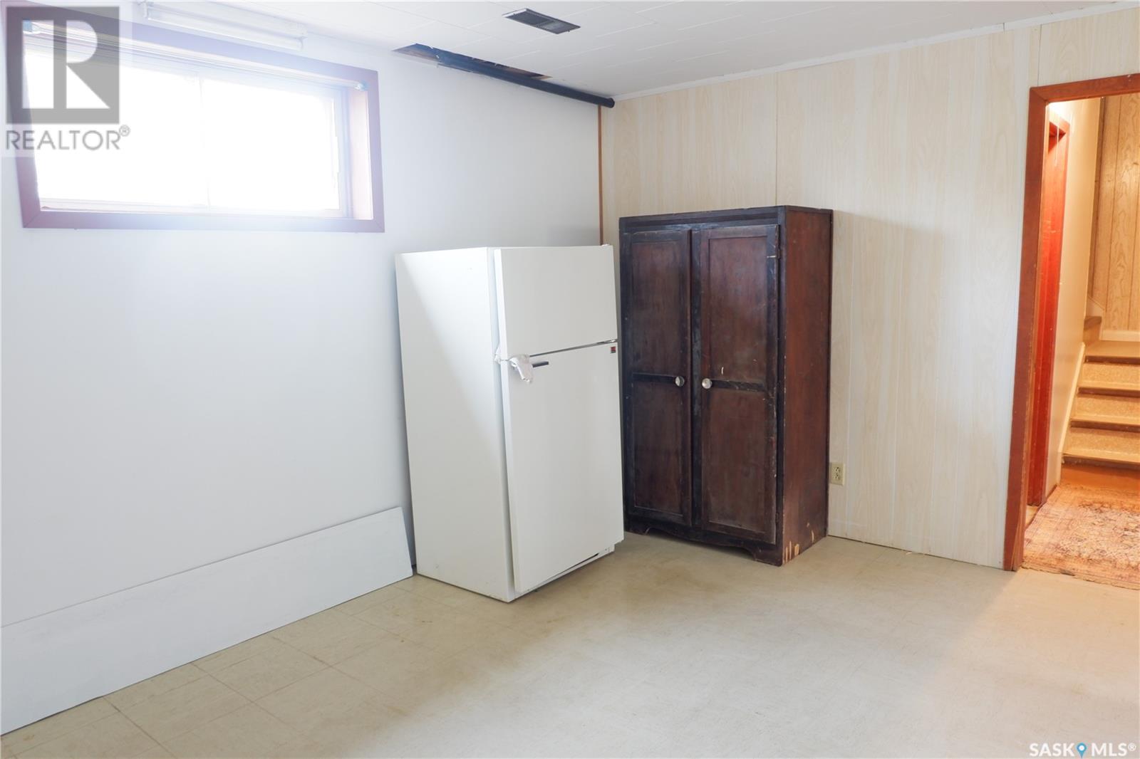 Photo 18 of 260 6th Avenue E, Gravelbourg SK