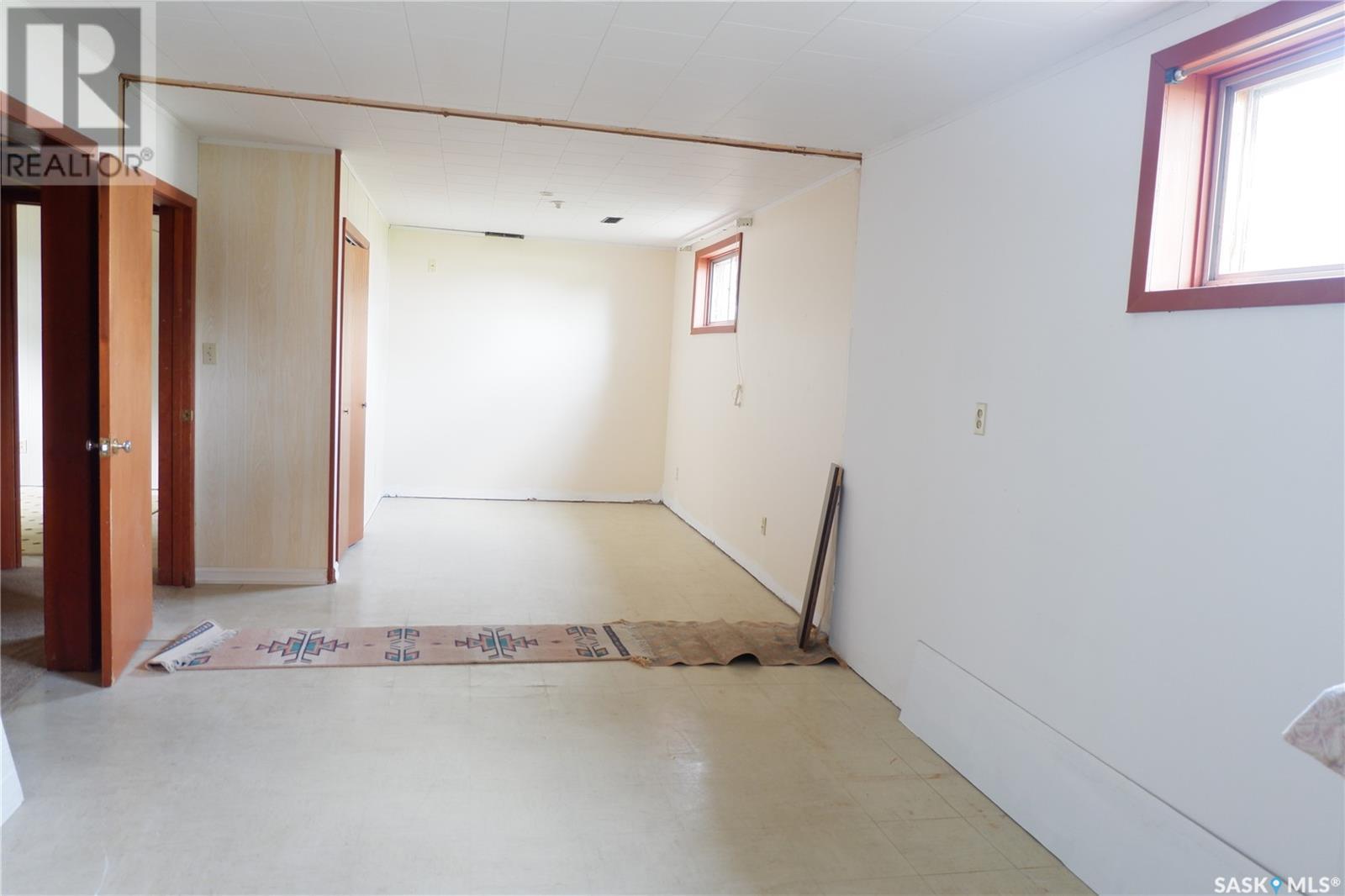 Photo 19 of 260 6th Avenue E, Gravelbourg SK