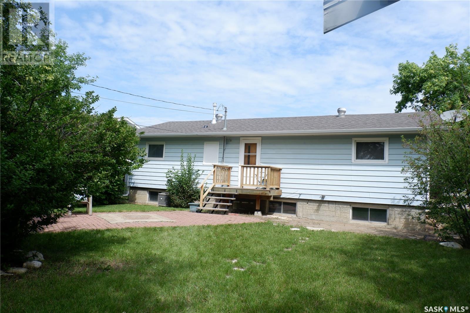 Photo 30 of 260 6th Avenue E, Gravelbourg SK