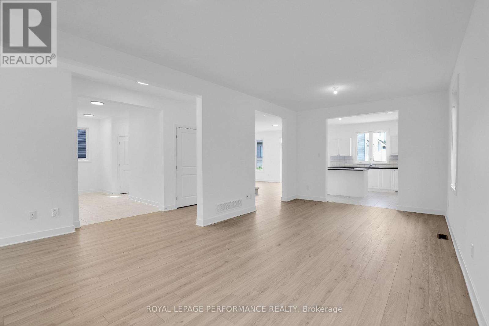 Photo 20 of 918 Omagaki Way, Ottawa ON