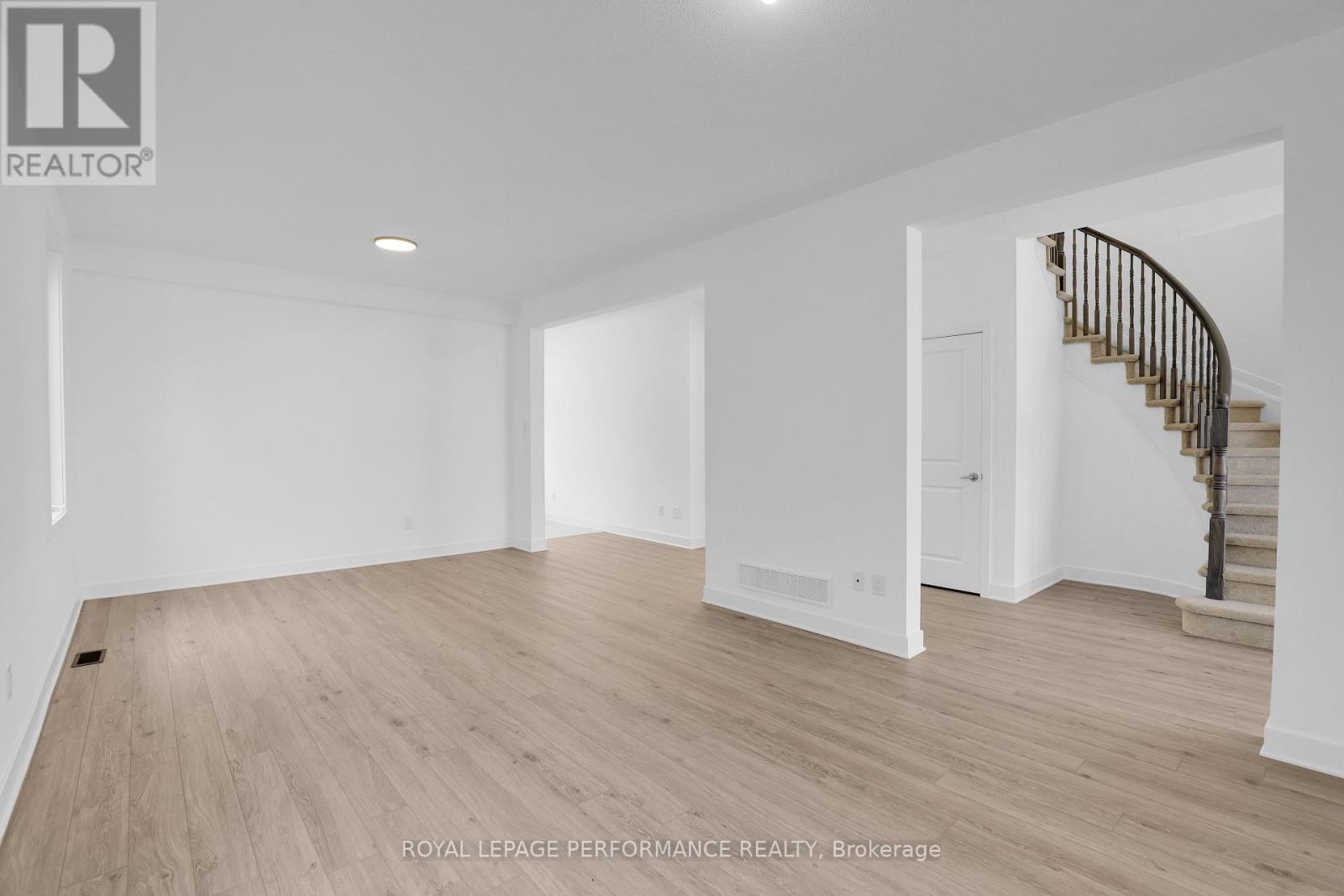 Photo 23 of 918 Omagaki Way, Ottawa ON