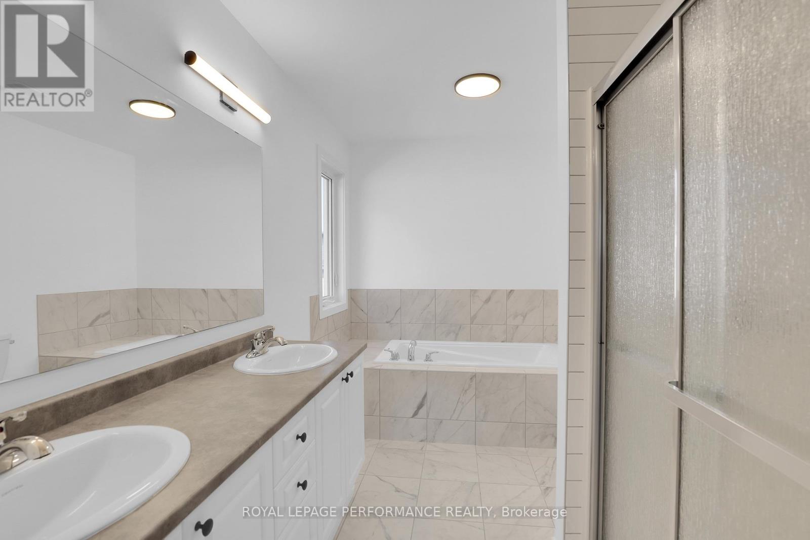 Photo 16 of 918 Omagaki Way, Ottawa ON