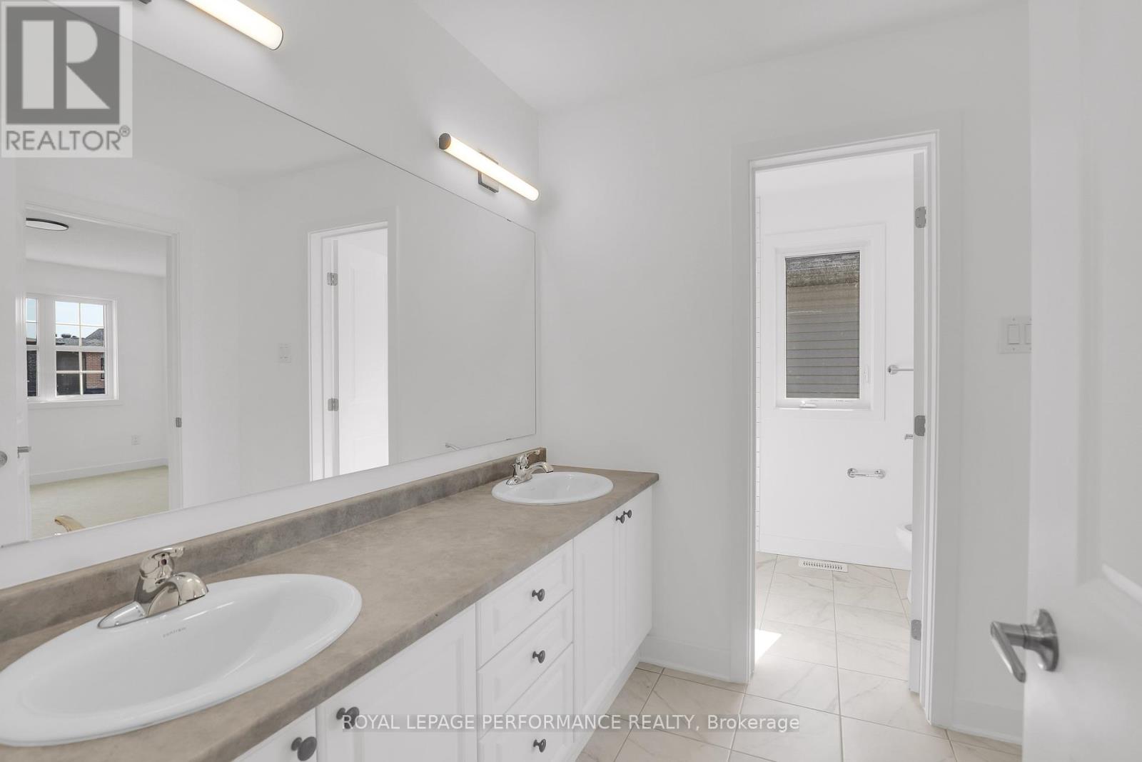 Photo 10 of 918 Omagaki Way, Ottawa ON