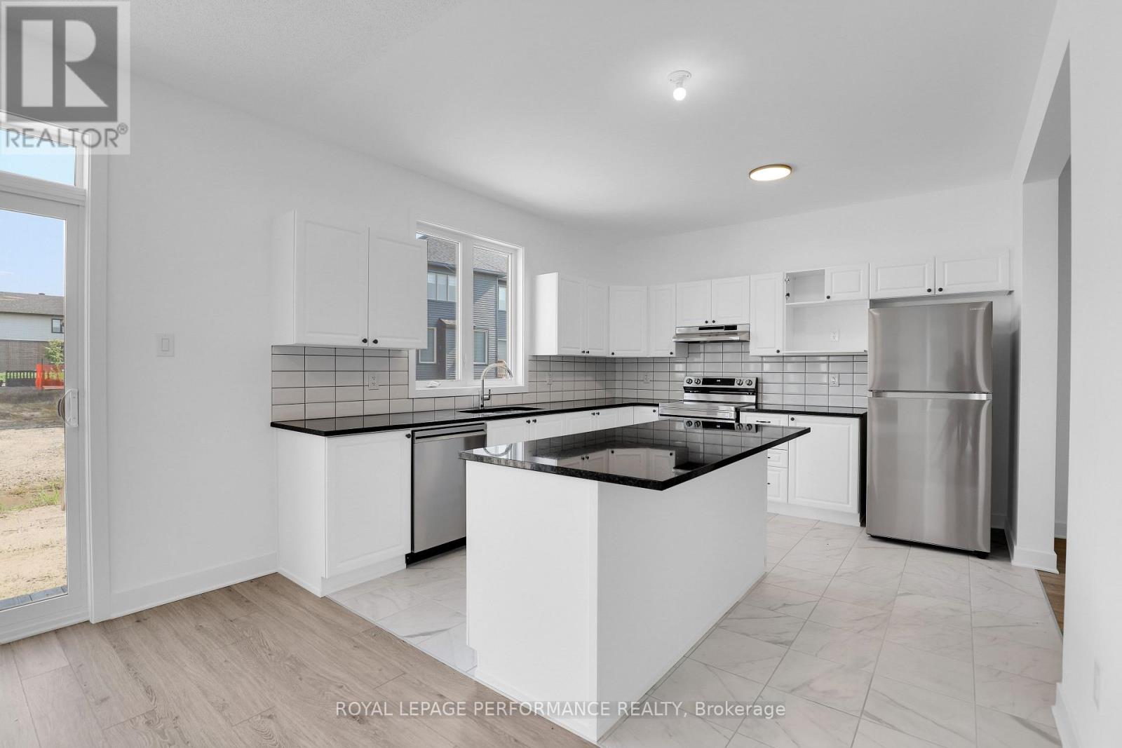 Photo 3 of 918 Omagaki Way, Ottawa ON