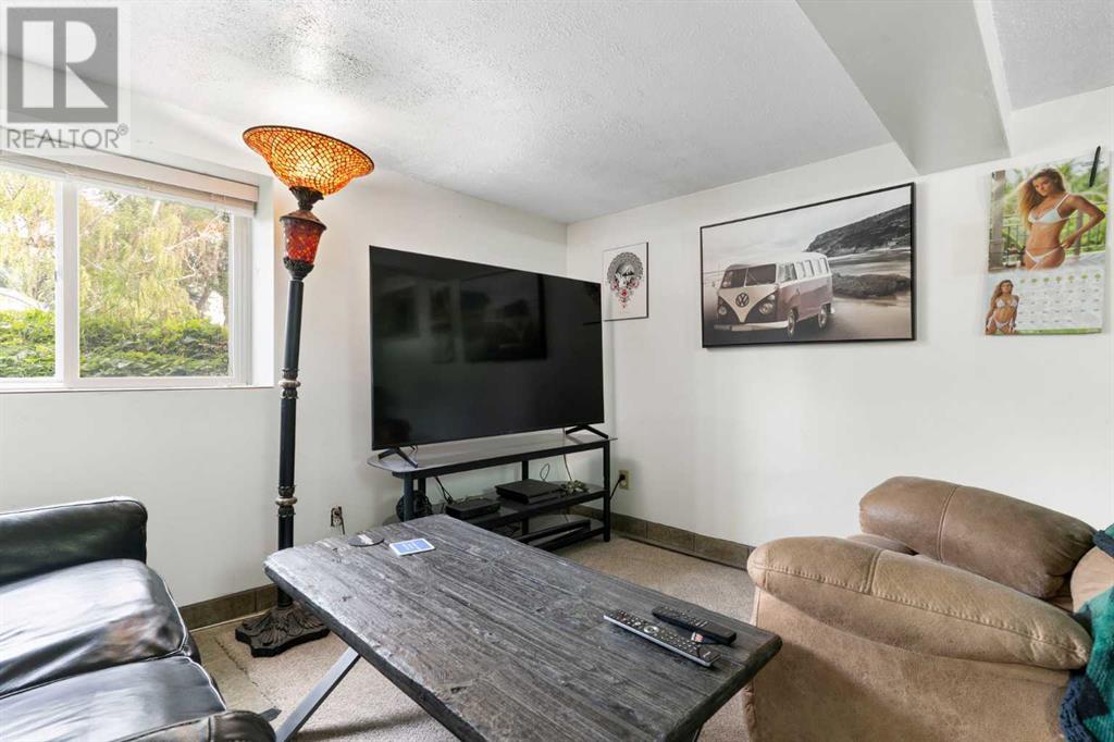 Single Family House Bungalow for Sale in   Avenue NW Capitol Hill Calgary 