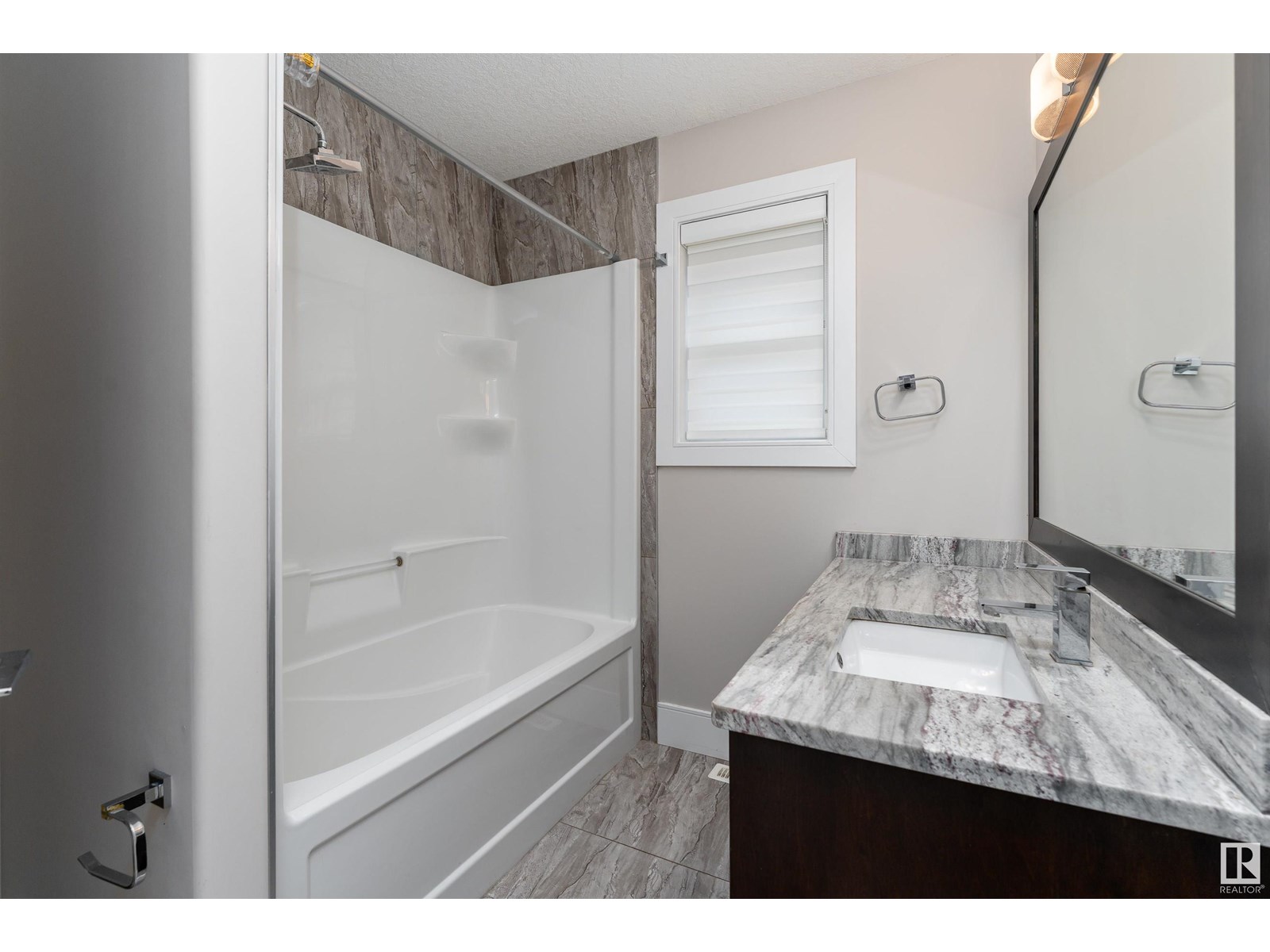Photo 24 of 2422 Ashcraft Cr Sw, Edmonton AB
