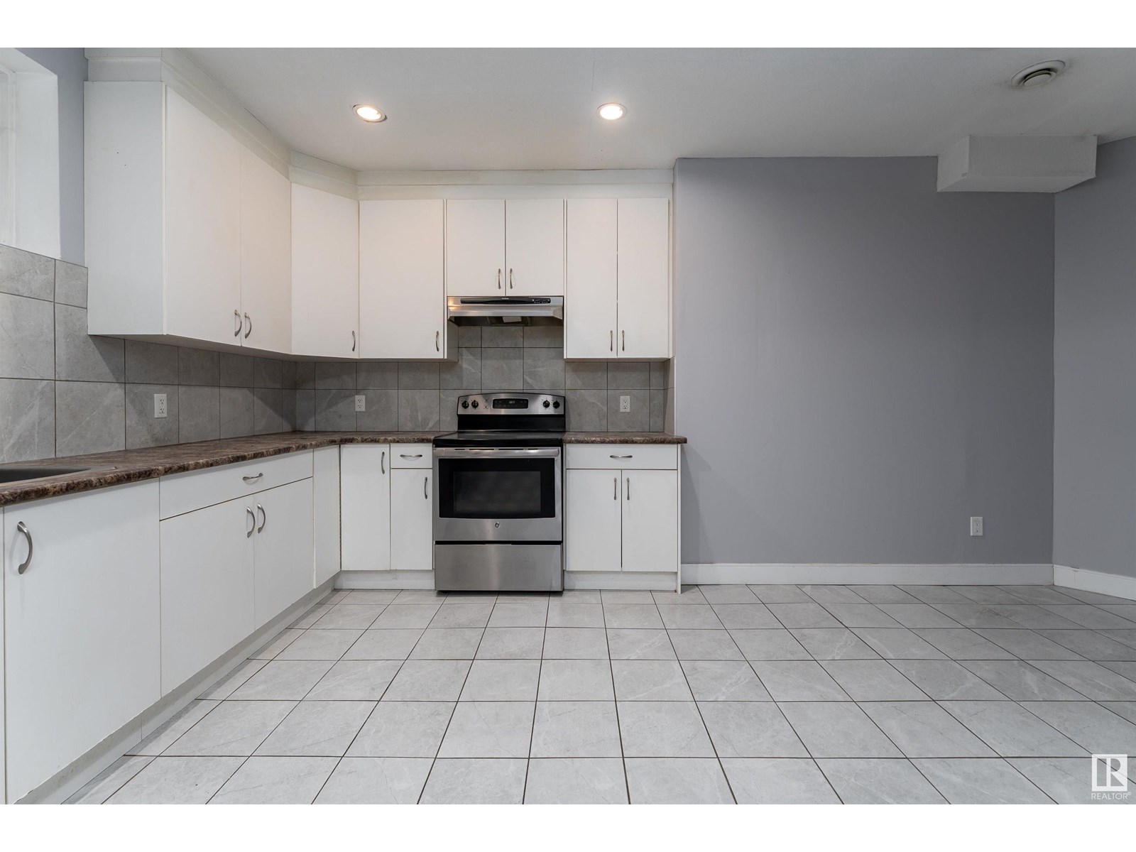 Photo 9 of 2422 Ashcraft Cr Sw, Edmonton AB