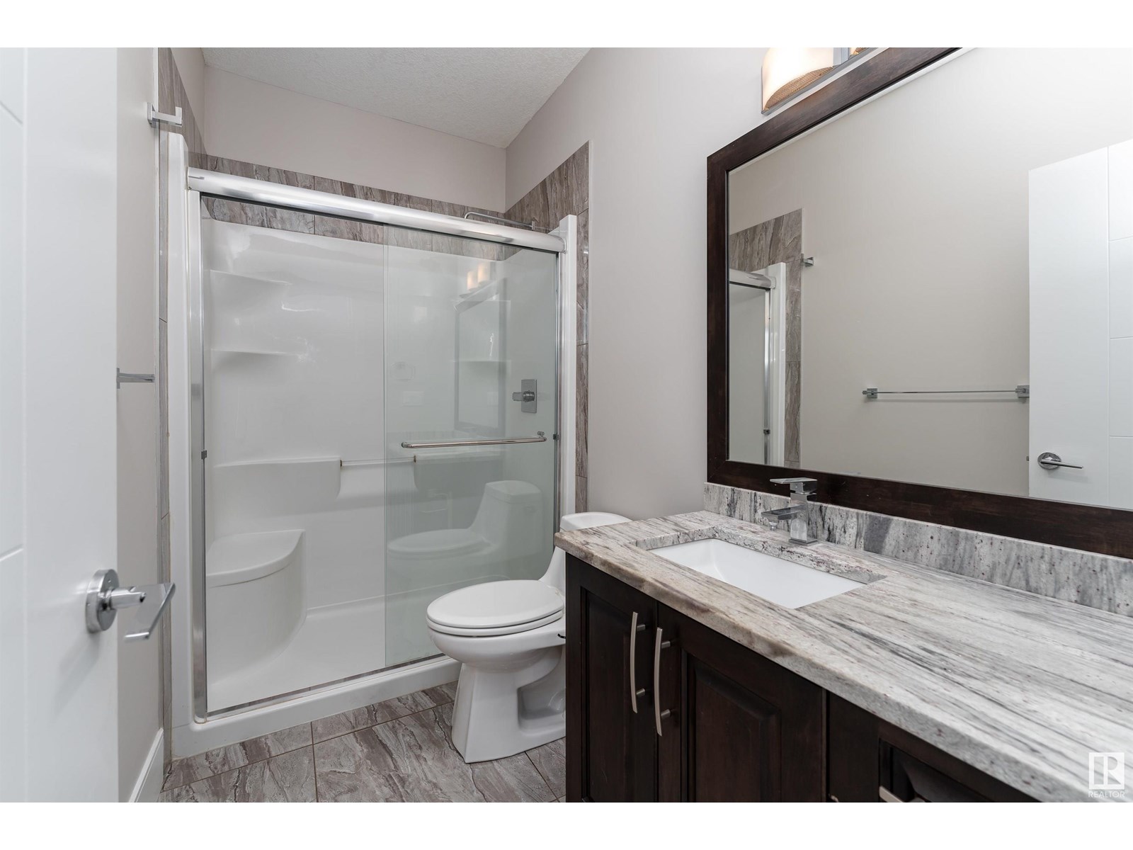 Photo 10 of 2422 Ashcraft Cr Sw, Edmonton AB
