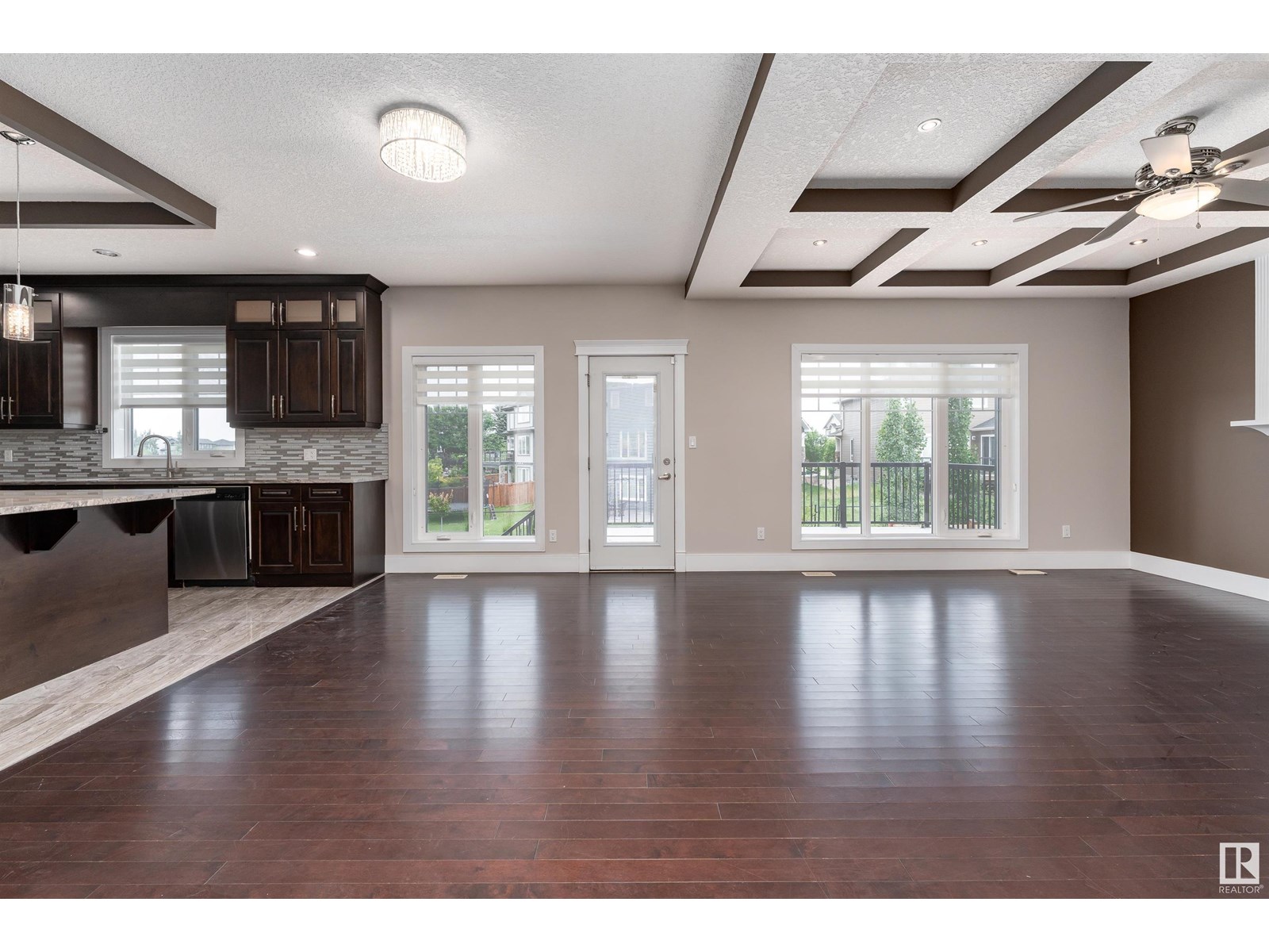 Photo 3 of 2422 Ashcraft Cr Sw, Edmonton AB